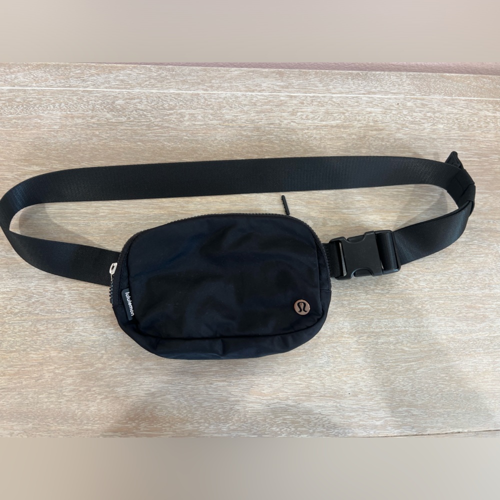 Lululemon everywhere belt bag 1L